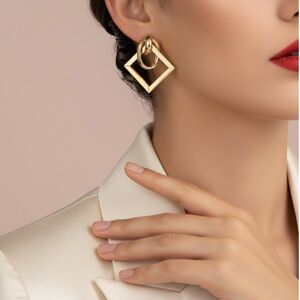 Elegant Gold Geometric Earrings